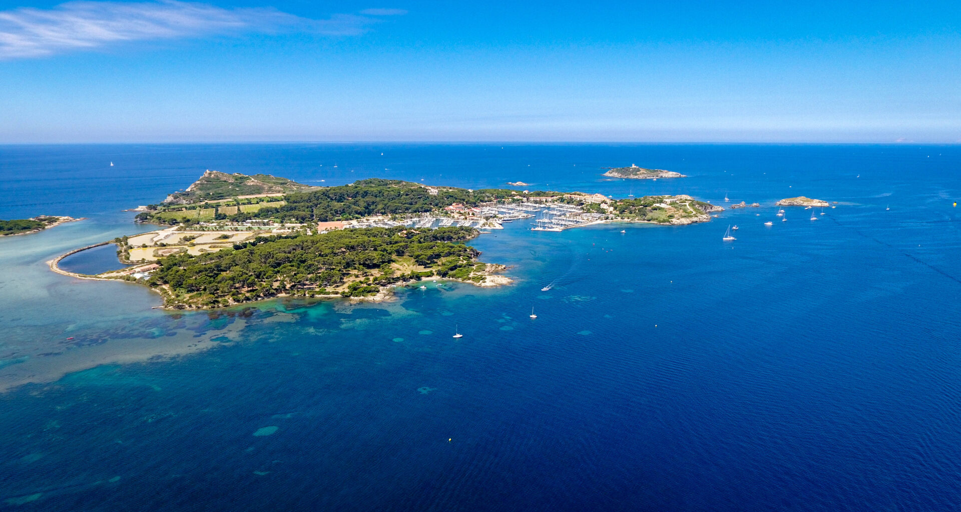 Troisième étape de notre tour des îles: Les Embiez, l’île aux loisirs