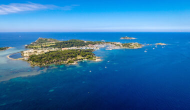 Troisième étape de notre tour des îles: Les Embiez, l’île aux loisirs