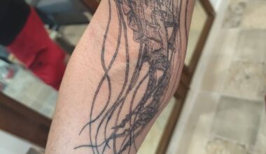 Découvrez "Sur la peau, des histoires", notre série d’été sur les tatouages, par l'écrivaine varoise Héloïse Guay de Bellissen