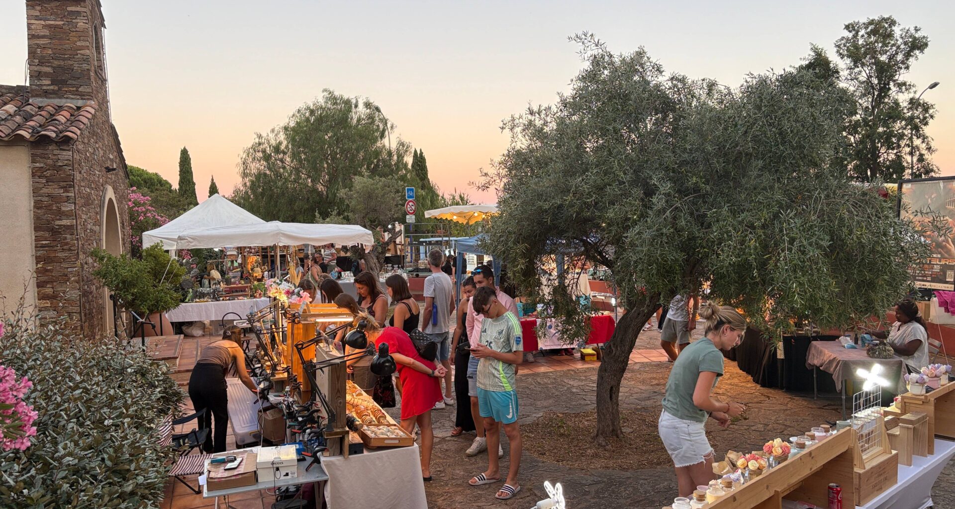 Les créateurs se donnent rendez-vous au marché nocturne du Lavandou