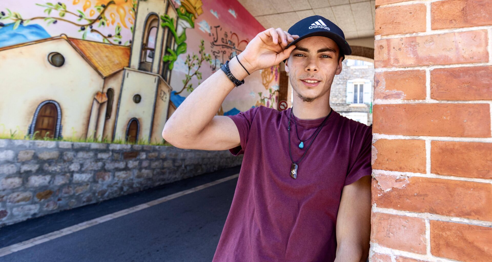"Avant même d’avoir le bac, j’avais monté ma micro-entreprise!": avec ses fresques, le Varois Arnaud, alias Isayka, colore le monde