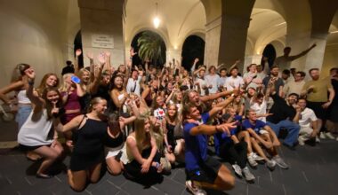 C'est quoi le Bar Crawl, ce phénomène qui rassemble les touristes dans le Vieux Nice cet été?