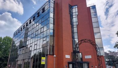 « Et les locataires ? » : le futur siège à 15 millions d’euros du bailleur Valdevy fait bouillir dans les HLM dégradés