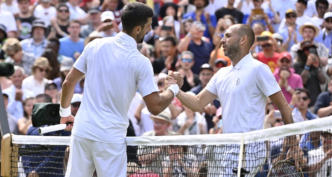 Wimbledon > Dan Evans sur Djokovic, qui l'a balayé au deuxième tour : "Ce que je retiendrai de lui, c'est qu'il ne mesure pas 1,90m, qu'il n'a pas dépassé les 210 km/h, mais qu'il sert comme un grand serveur"