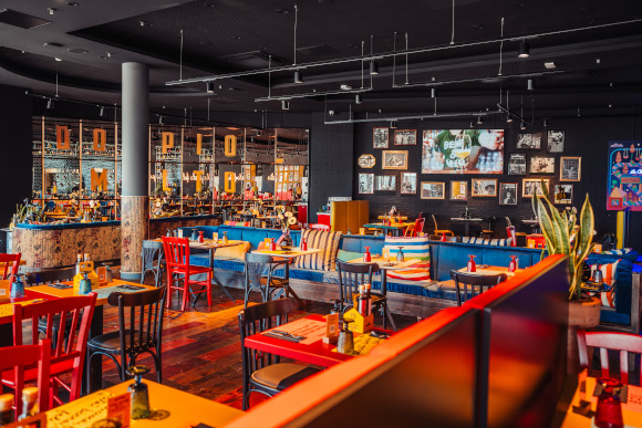 Cap 3000. Une brasserie italienne dans le décors...