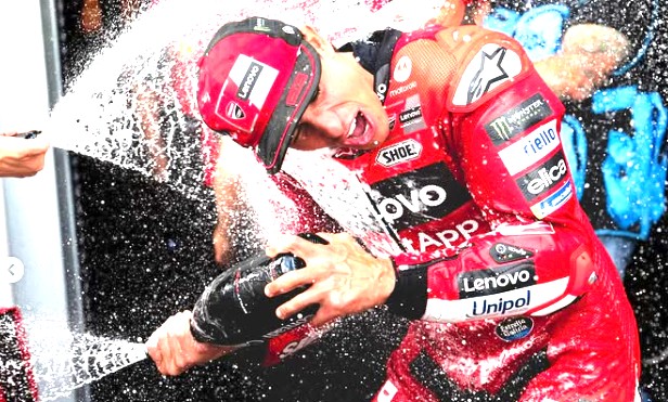 MotoGP, Carlo Pernat revient sur sa position : "Ducati a eu raison de choisir Marc Marquez, la GP25 a besoin d'un extraterrestre"