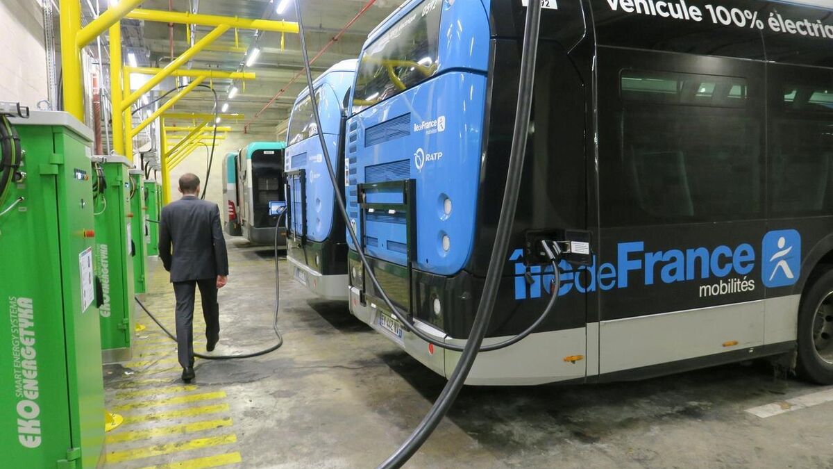 Île-de-France : plus de la moitié des bus et cars roulent encore au diesel