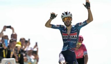 le Français Valentin Paret-Peintre, 24 ans et 52 kilos, triomphe en haut du mont Ventoux – Libération
