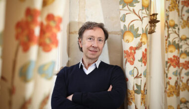 « Je m’épuisais » : Stéphane Bern quitte Europe 1 pour la matinale radio d’Ici