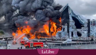 Tomorrowland : la scène principale complètement détruite par les flammes, l'incendie toujours pas maîtrisé (VIDÉOS)