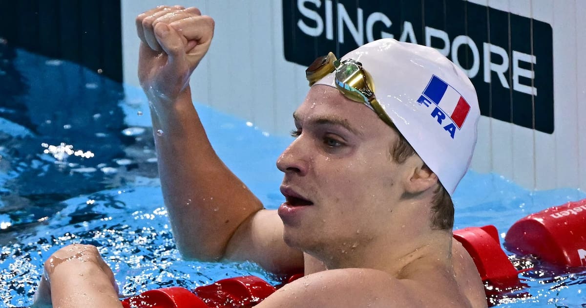 après une année en dents de scie, Léon Marchand en forme olympique aux Mondiaux de Singapour – Libération