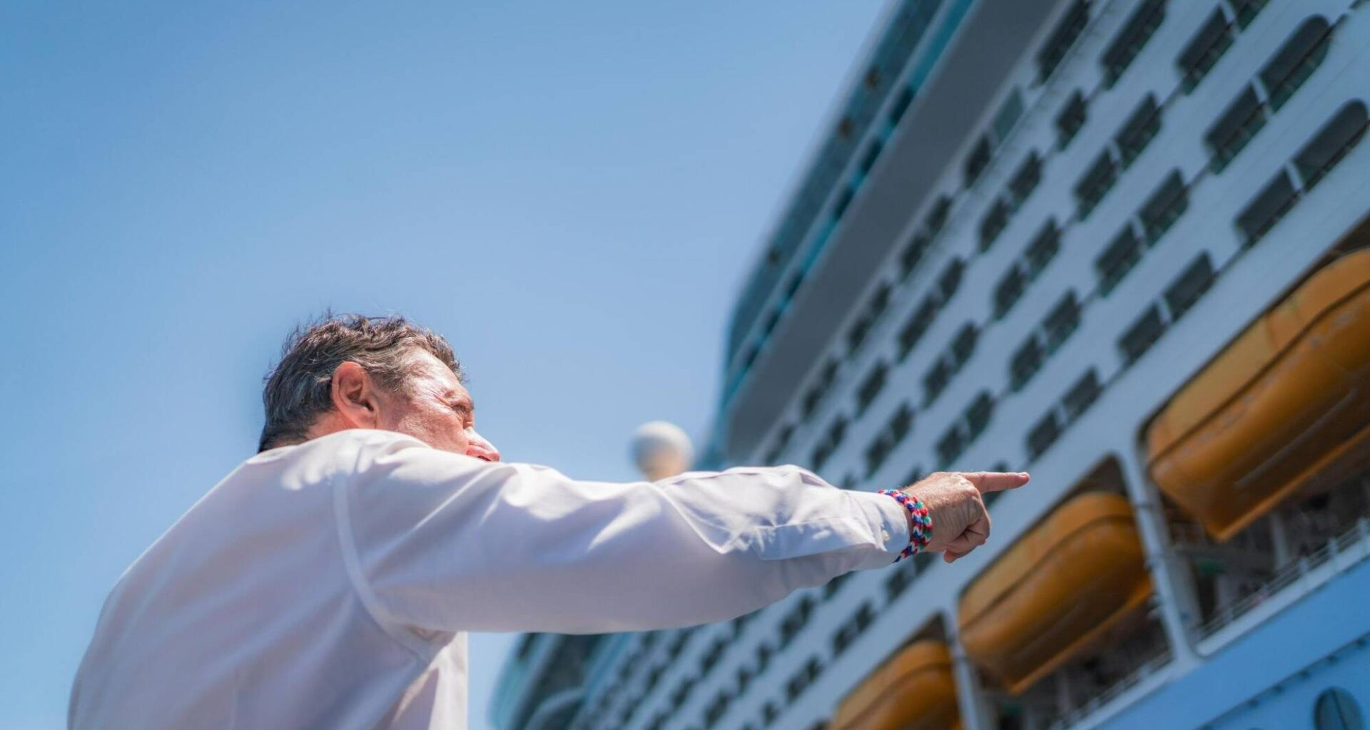 "Comme le capitaine Watson, je pars à l'abordage": Christian Estrosi tente d'éloigner un ferry de la rade de Villefranche-sur-Mer