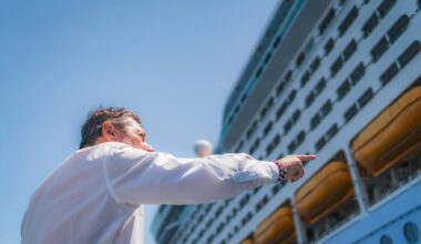 "Comme le capitaine Watson, je pars à l'abordage": Christian Estrosi tente d'éloigner un ferry de la rade de Villefranche-sur-Mer