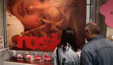 « C’est la plus sensible » : à Paris, le magasin éphémère de Rosé, chanteuse des Blackpink, fait un tabac