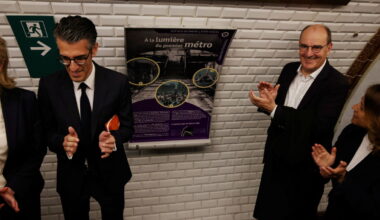 Paris : Jean Castex célèbre les 125 ans du métro en posant une plaque à la station Porte Maillot