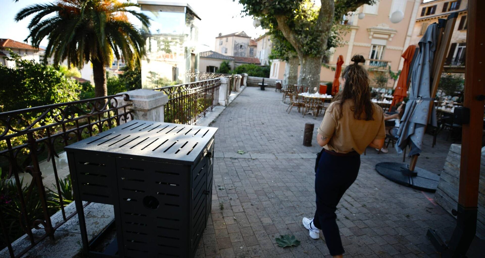 "Un changement radical": un an après leur déploiement, les bornes antimoustiques redonnent le sourire aux habitants du Cannet