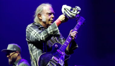 Neil Young en concert à l’Adidas Arena : le rockeur a électrisé Paris avec ses classiques légendaires