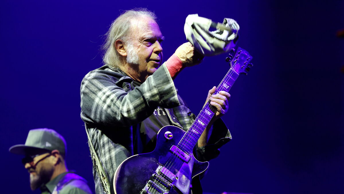 Neil Young en concert à l’Adidas Arena : le rockeur a électrisé Paris avec ses classiques légendaires