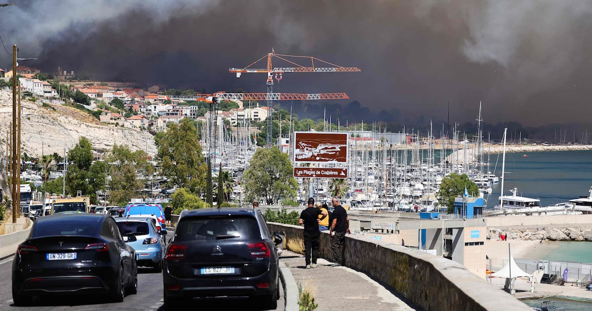 en proie aux incendies, Marseille coupé du monde – Libération