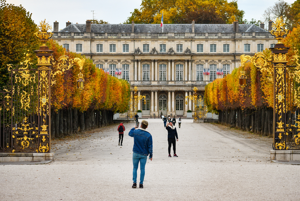 Automne à Nancy : la place de la Carrière © French Moments