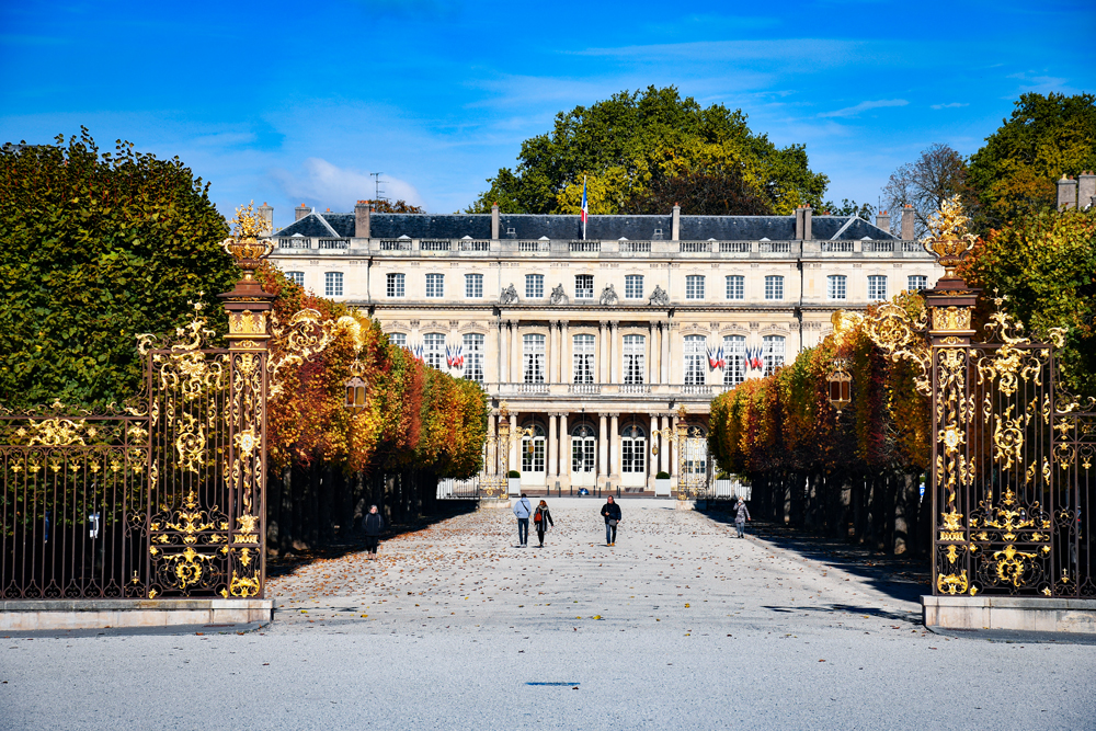 Automne à Nancy : la place de la Carrière © French Moments