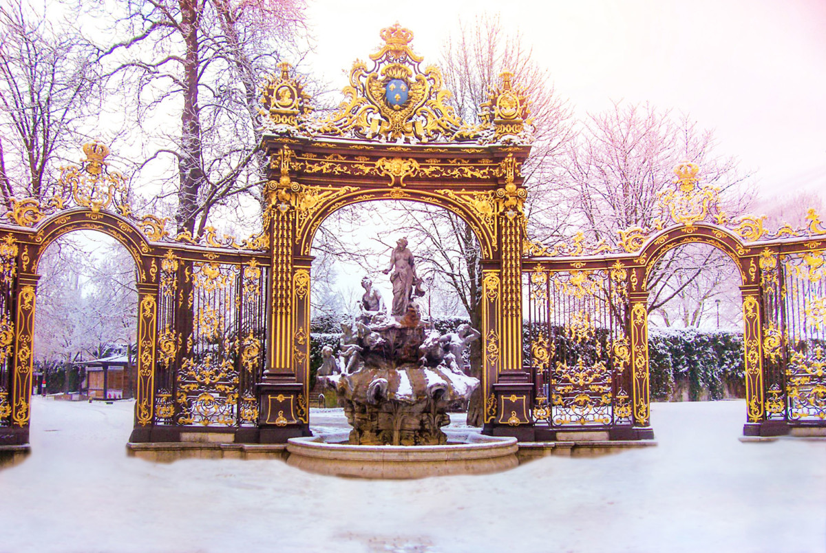La fontaine d'Amphitrite et les grilles en fer forgé © French Moments