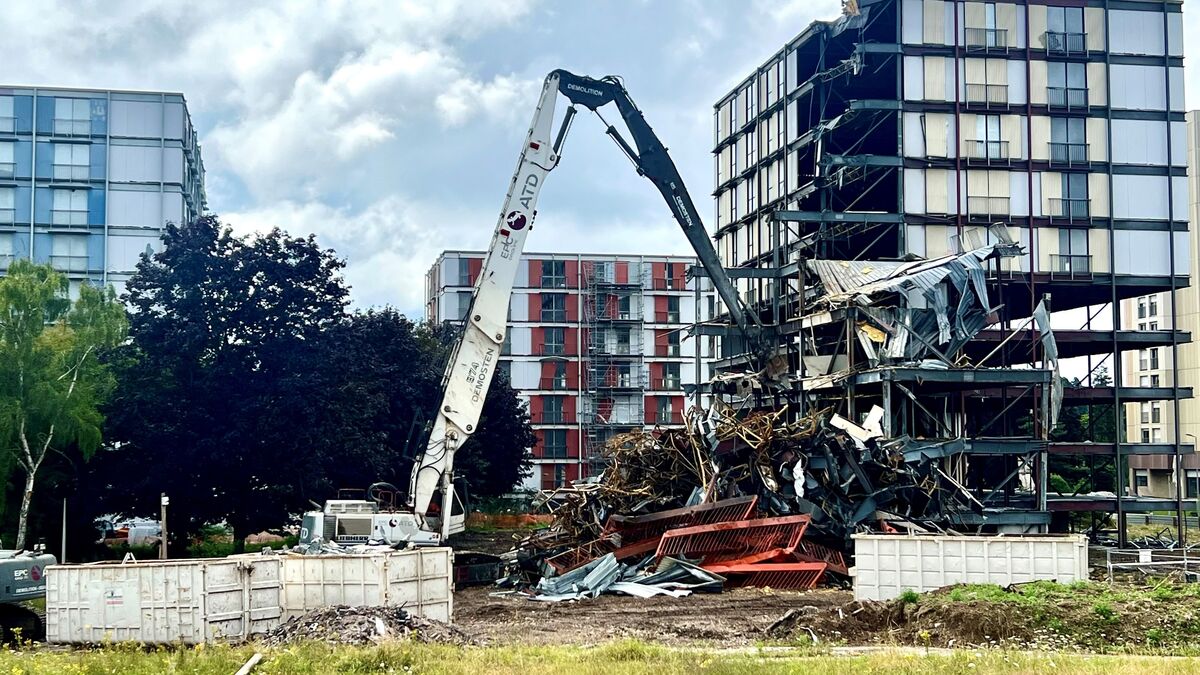 « Les appartements étaient agréables et lumineux mais extrêmement dangereux » : Rouen dit adieu à ses immeubles « verre et acier »