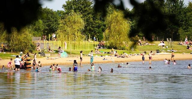 photo  à rennes, les étangs d’apigné sont le seul endroit où la baignade est autorisée.  ©  archives ouest-france 