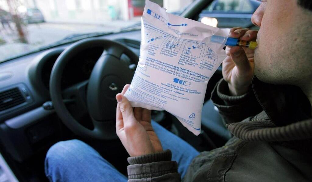 Le conducteur ivre demande à son fils de 11 ans de souffler à sa place pour démarrer la voiture