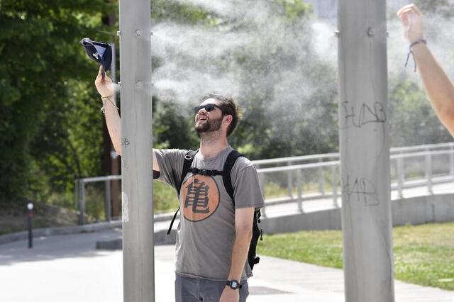 photo des brumisateurs, fonctionnent tous les jours à partir de 11 h plaine de baud-chardonnet  ©  thomas brégardis / ouest-france