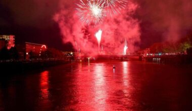 Le feu d’artifice du 14 Juillet tiré au dessus du canal Saint-Félix à Nantes