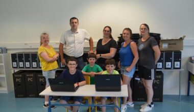 Près de Rennes, une entreprise récupère des ordinateurs pour en faire don à une école