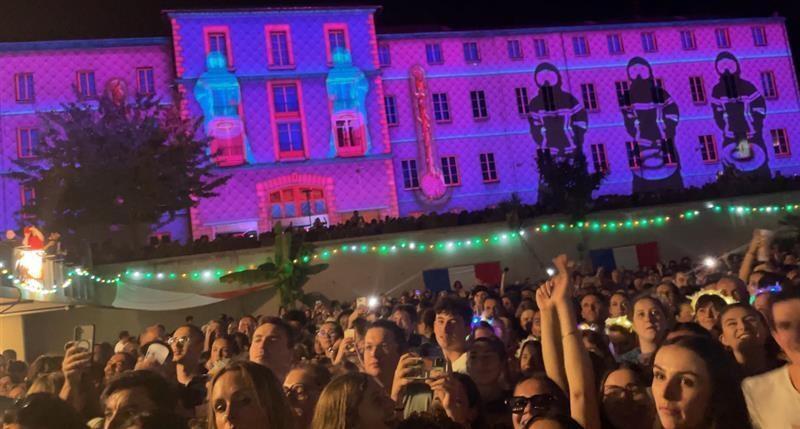 1 400 bouteilles de champagne, 8 500 personnes… Les chiffres du bal des pompiers à Nantes