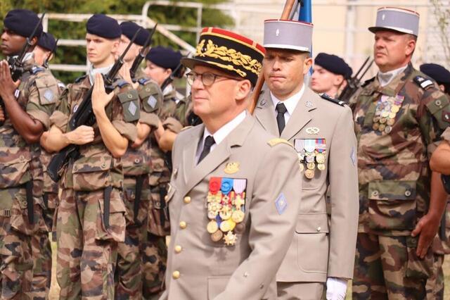 photo la cérémonie de passation de commandement, vendredi 25 juillet 2025, a été présidée par le général jérôme de roquefeuil, chef de corps du 2e rmat de 2012 à 2014, aujourd’hui à la tête de la brigade de maintenance de l’armée de terre, créée le 28 juin 2024.  ©  ouest-france