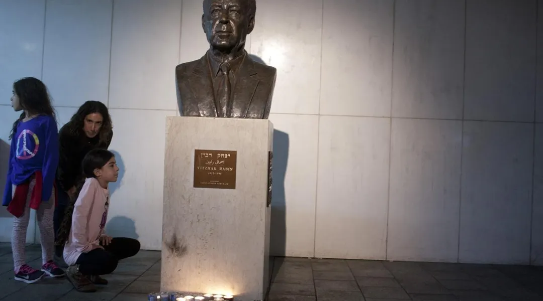 Une plaque en mémoire d’Yitzhak Rabin détruite à Nancy, la ville dépose une plainte