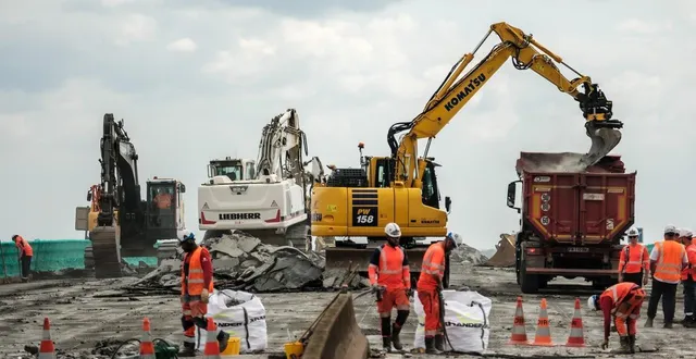 photo  le pont de cheviré est fermé totalement à la circulation, dans les deux sens, nuit et jour, du lundi 28 juillet jusqu’au vendredi 1er août 2025 pour travaux.  ©  simon torlotin / ouest-france 