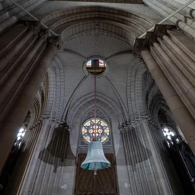 photo descente d’une des cloches de l’église saint-clément à nantes.  ©  photo ville de nantes