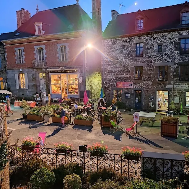 photo les visiteurs sont attendus le samedi 2 août dès 14 h et jusqu’en pleine nuit pour la 29e édition de la nuit du livre, au cours de laquelle sera notamment proposée une lecture du ciel.  ©  maison du livre