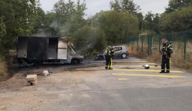 Deux véhicules, dont une camionnette Chronopost, prennent feu au Bignon, au sud de Nantes