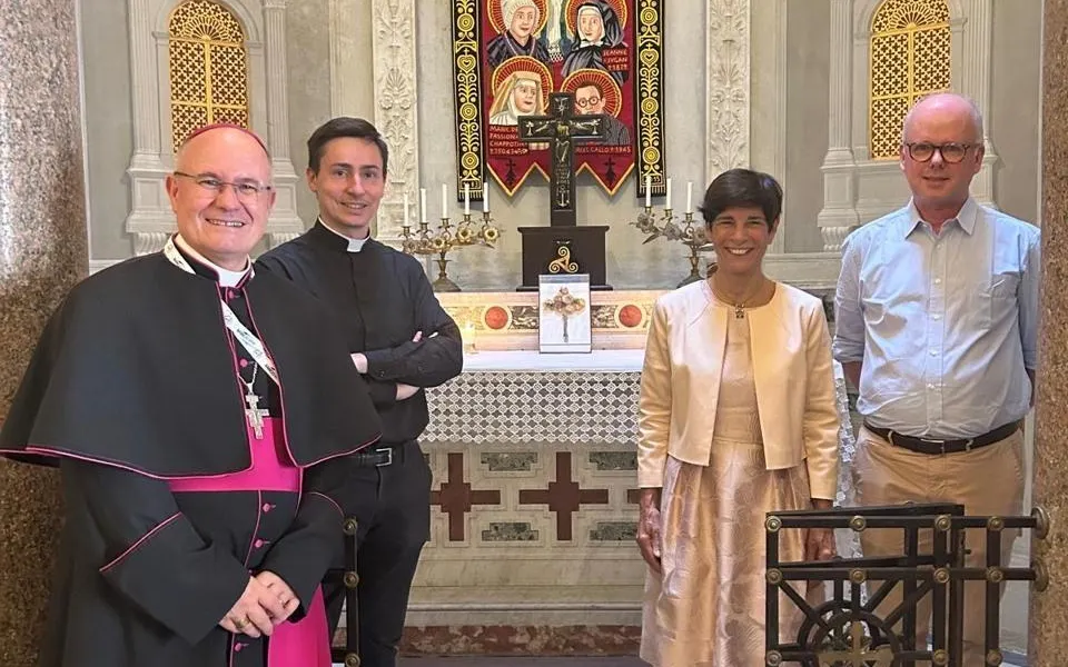 À Rome, une croix du Rennais Marcel Callo présentée à l’ambassadrice française au Vatican