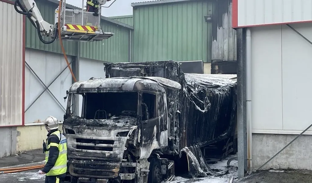 À Rennes, un camion s’enflamme dans cette entreprise de découpe de viande : 69 salariés