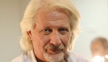 Patrick Sébastien accusé d’acte sexuel sur scène au Cap d’Agde : l’artiste dément et évoque une fellation « mimée »