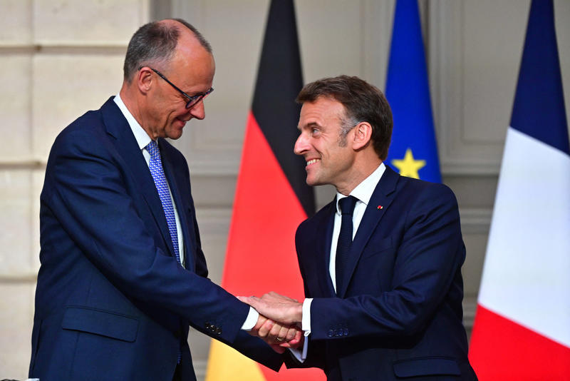 Armement, nucléaire et droit de douane au menu d'Emmanuel Macron lors de sa visite en Allemagne