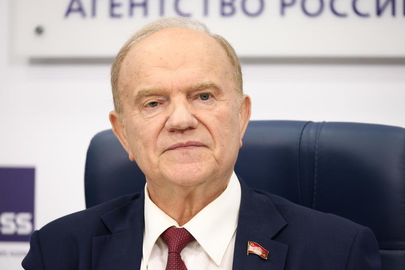 Quand le parti communiste russe condamne le rapport Khrouchtchev et réhabilite Staline