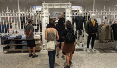 Visite du passé colonial de Marseille dans les pas de l’artiste Mariam Benbakkar