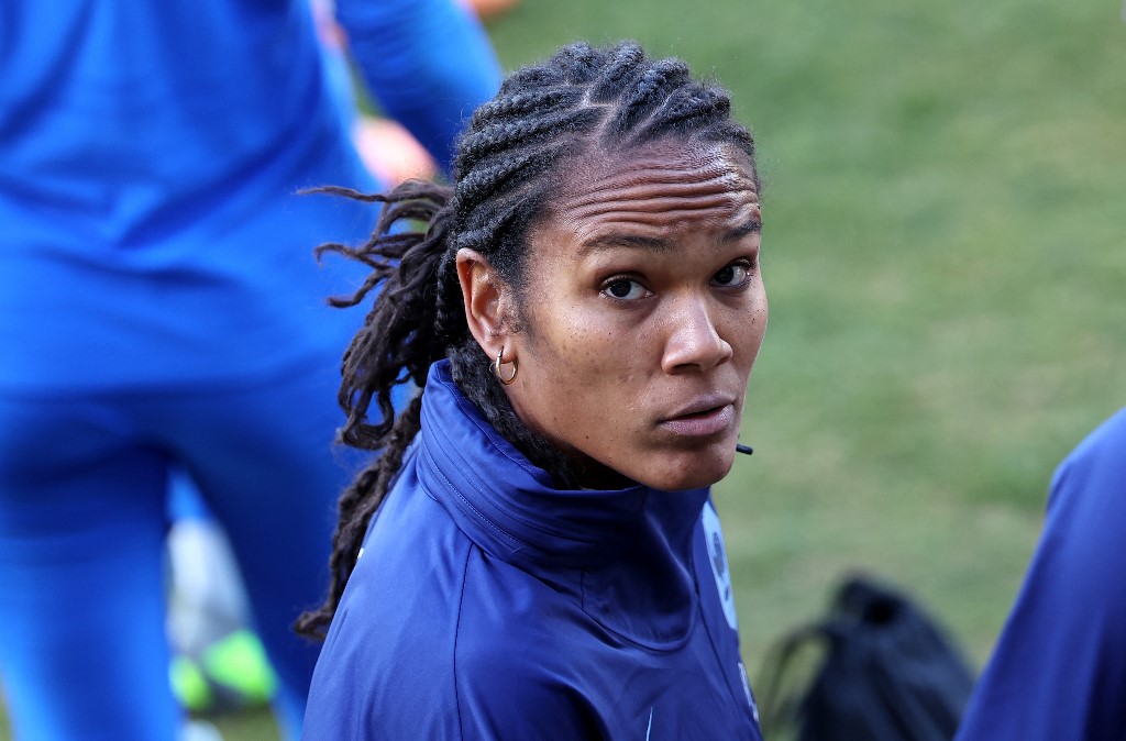 Wendie Renard (OL) réagit à son absence chez les Bleues