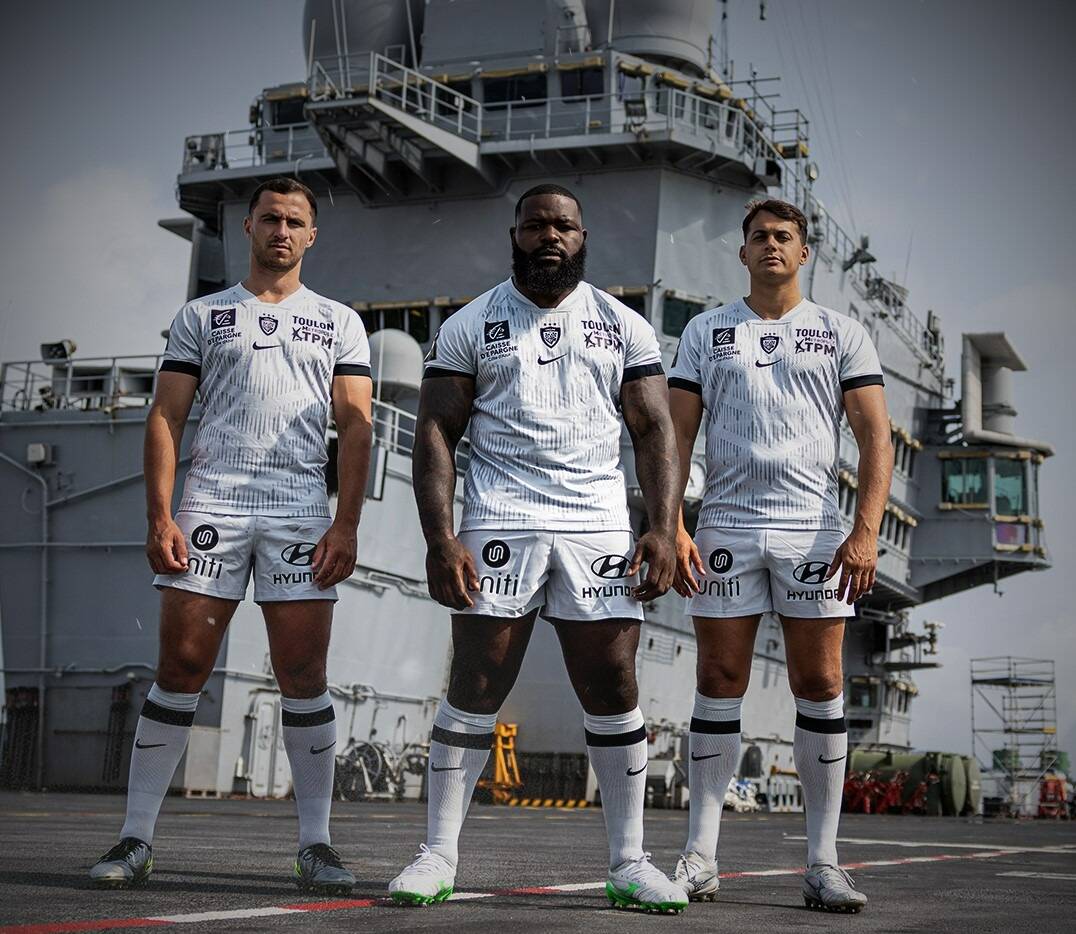 Un hommage au Charles-de-Gaulle: le RCT dévoile son maillot extérieur pour la saison 2025-2026