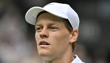 Wimbledon > Darren Cahill, coach de Jannik Sinner, donne des nouvelles après l'entraînement annulé : "Il a perdu environ 10km/h en coup droit. Nous sommes allés sur les courts intérieurs et lui avons simplement donné des balles pendant 20 à 30 minutes"