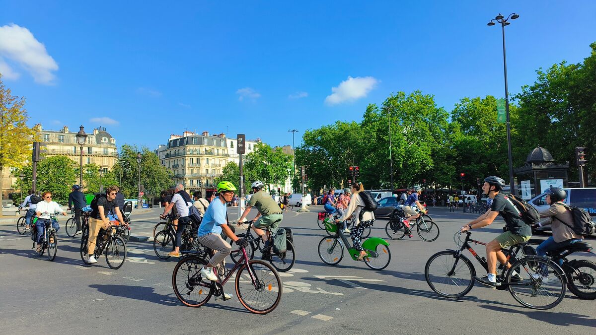 « C’est la dernière fois que je passe ici » : circuler sur certaines pistes cyclables à Paris devient compliqué