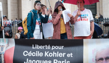 « Il faut que ce cauchemar s’arrête » : rassemblés à Paris, les proches de Cécile Kohler et Jacques Paris réclament leur libération sans délai